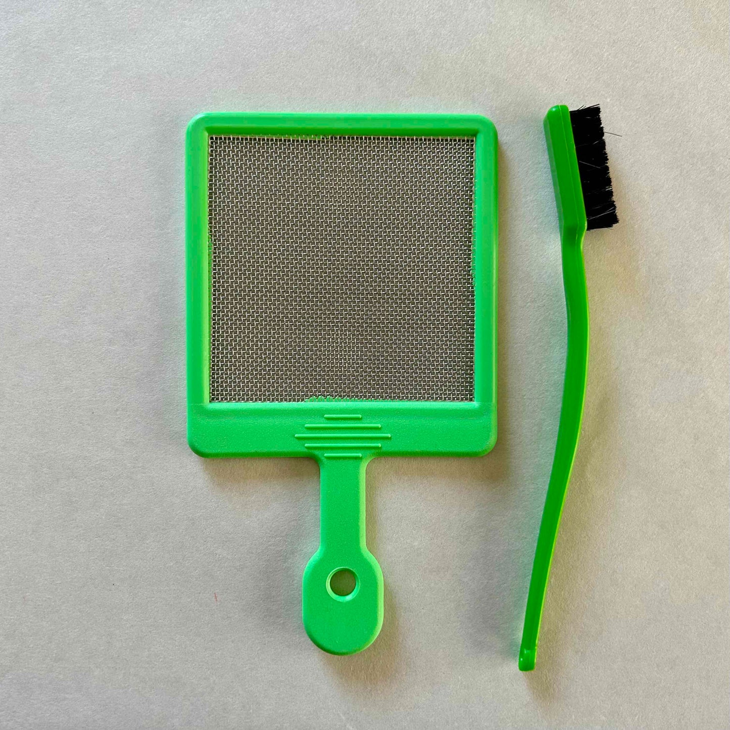 Blurring net (ami) and a brush for sumi-e